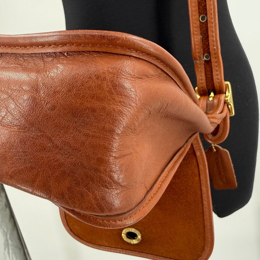 Vintage Coach 9965 Leather Crossbody Bag British Tan City Bag Turnlock Purse - Picture 14 of 16